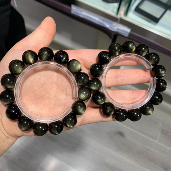 黑底生金：金曜石是低调的能量护身符